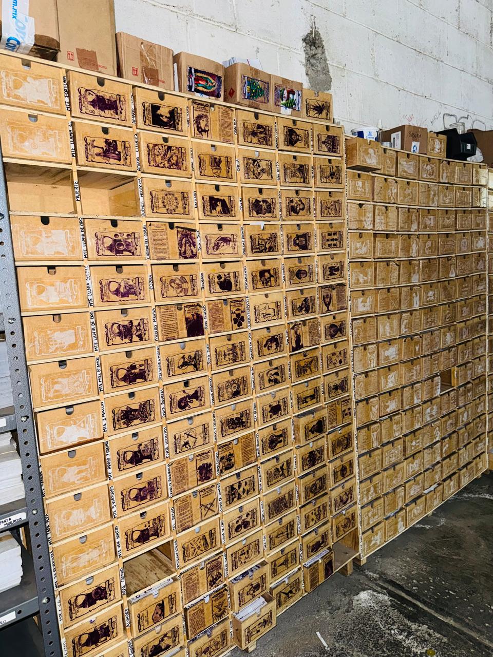 Archivo con más de 350 diseños y oraciones originales, uno por cada título de veladora